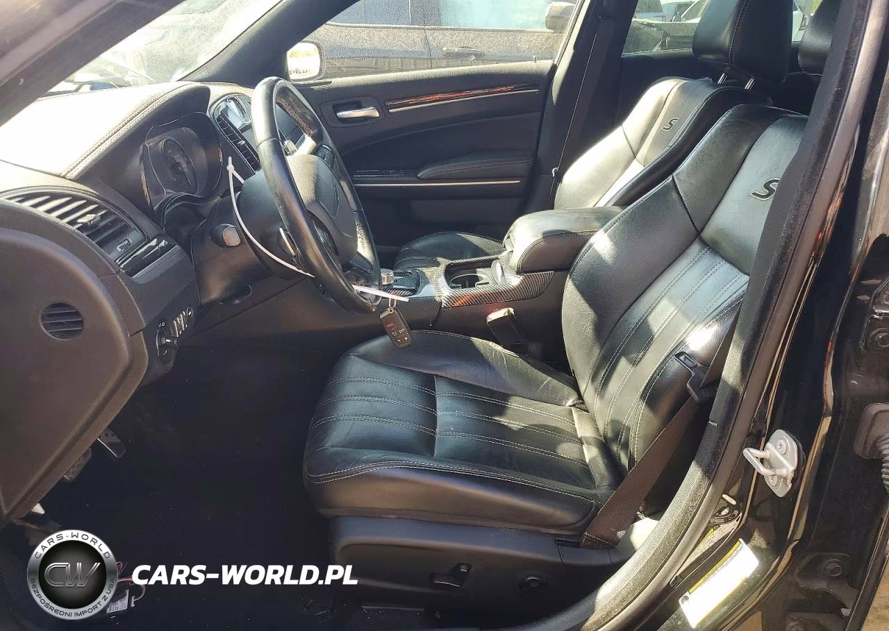 2019 Chrysler 300 S VIN:2C3CCABG2KH634028 - 7