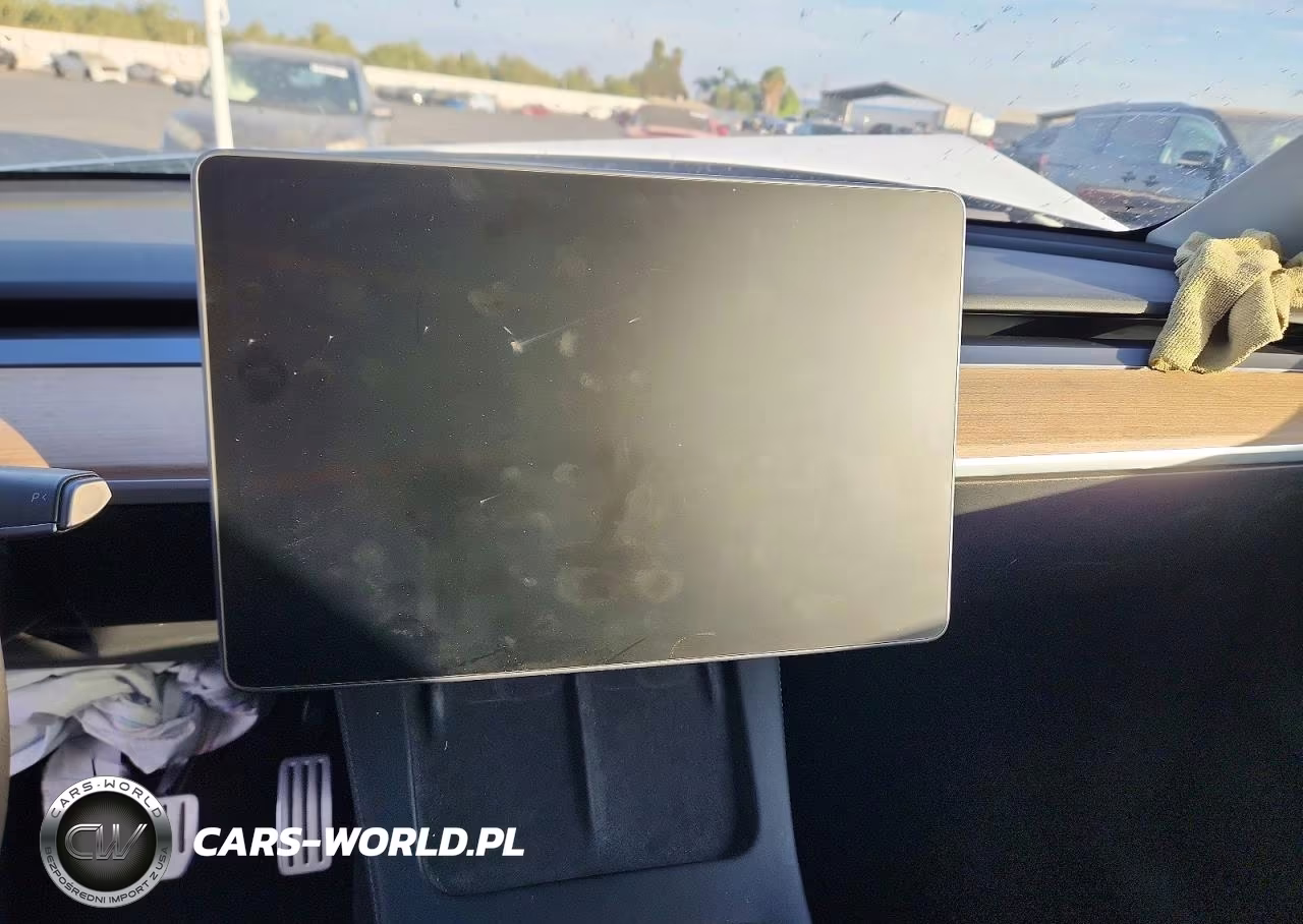 2022 Tesla Model Y VIN:7SAYGDEF8NF406624 - 9