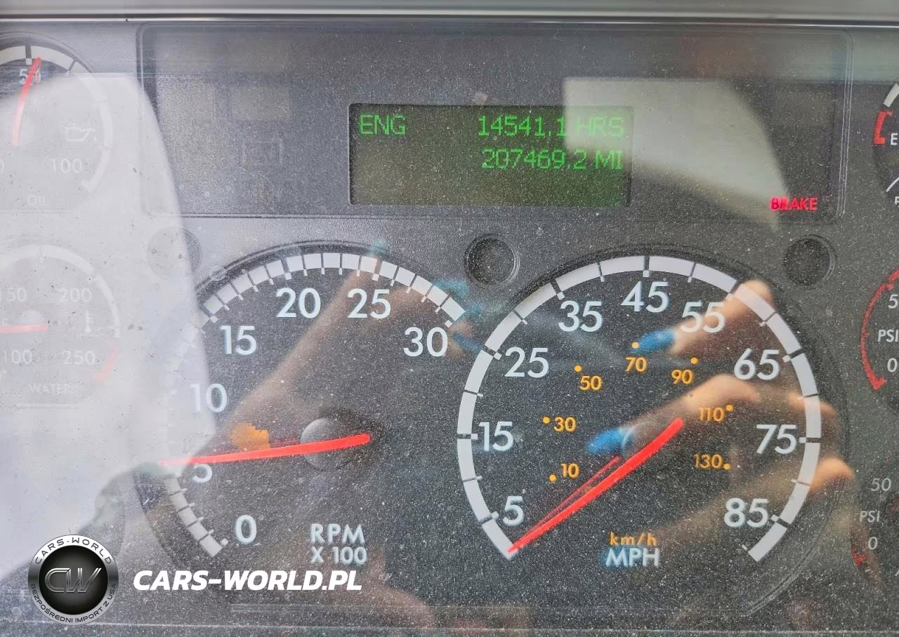 2016 Freightliner Cascadia 113 Semi Truck VIN:3AKJGBDV0GDGZ3618 - 9