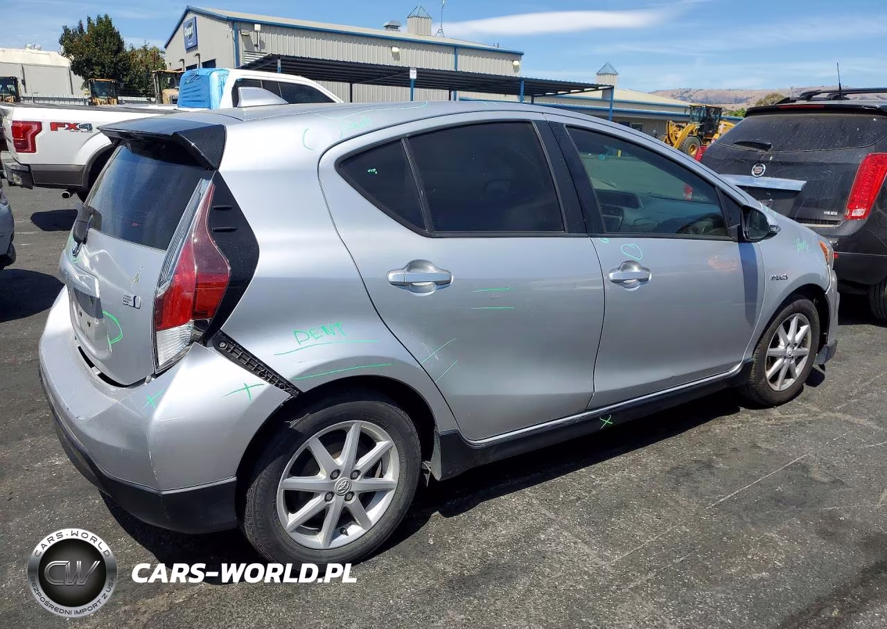 2017 Toyota Prius C One VIN:JTDKDTB3XH1596875 - 3