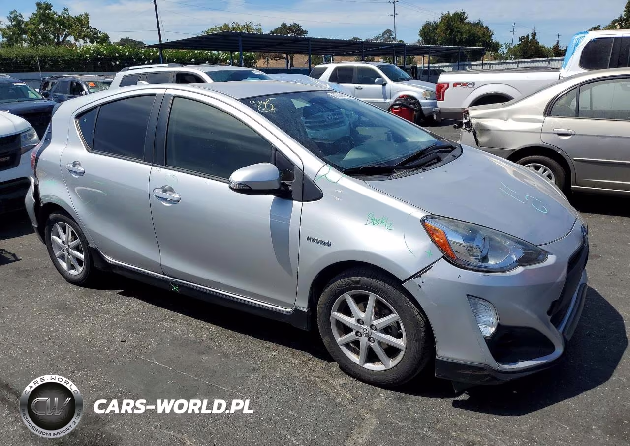 2017 Toyota Prius C One VIN:JTDKDTB3XH1596875 - 4