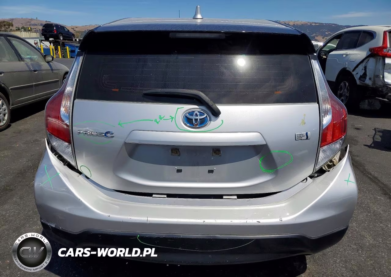 2017 Toyota Prius C One VIN:JTDKDTB3XH1596875 - 6