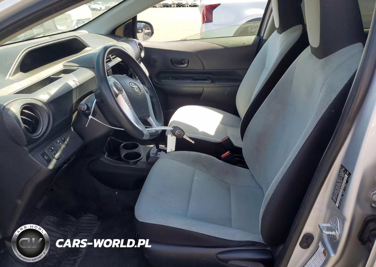 2017 Toyota Prius C One VIN:JTDKDTB3XH1596875 - 7