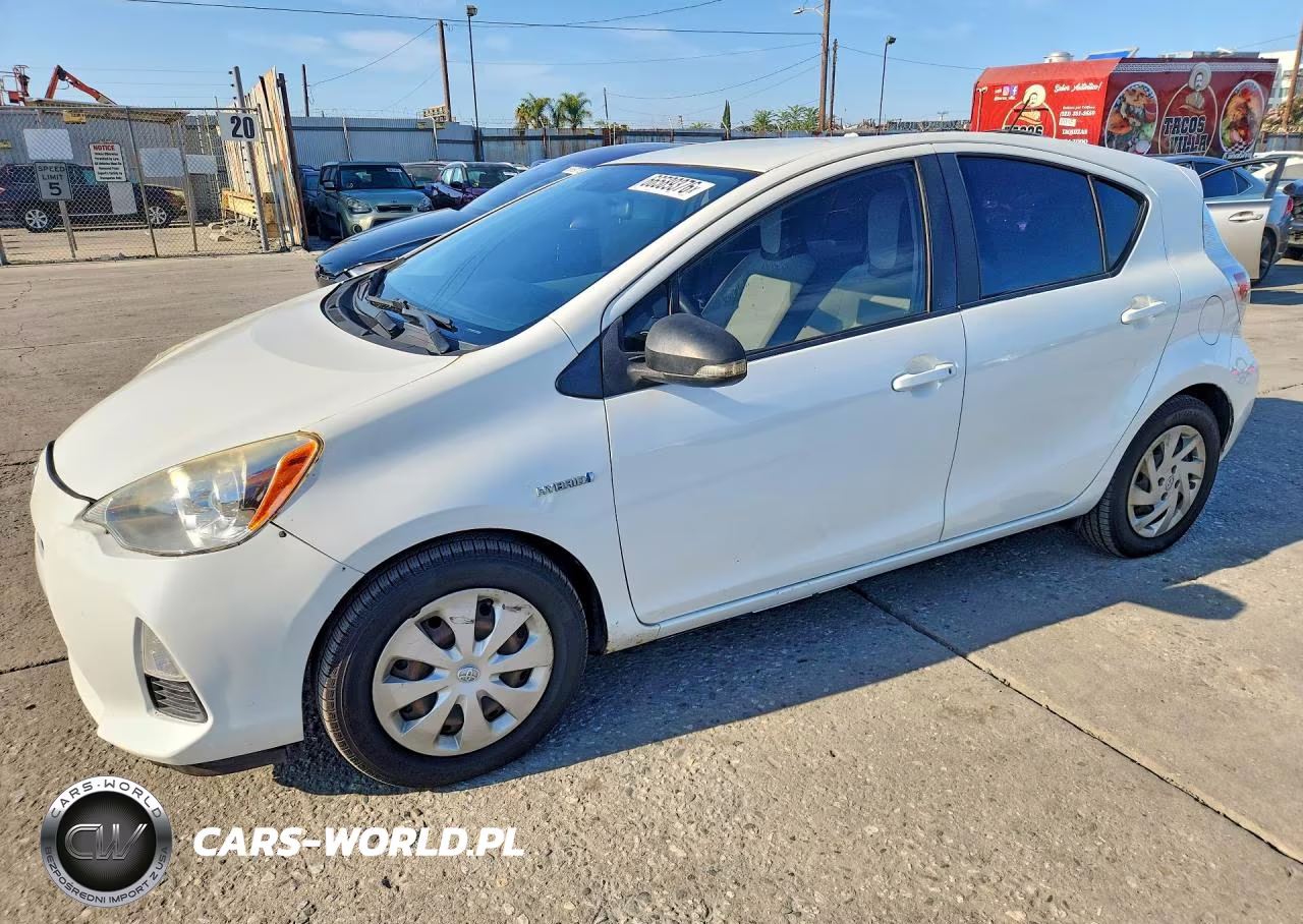 2014 Toyota Prius C One – zdjęcie 1 z 12
