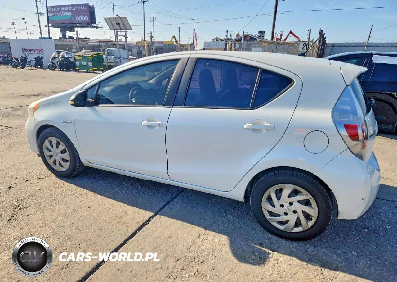 2014 Toyota Prius C One VIN:JTDKDTB39E1082530 - 2