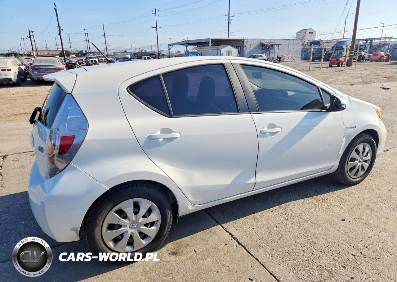 2014 Toyota Prius C One VIN:JTDKDTB39E1082530 - 3