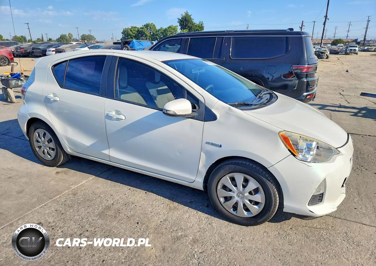 2014 Toyota Prius C One VIN:JTDKDTB39E1082530 - 4