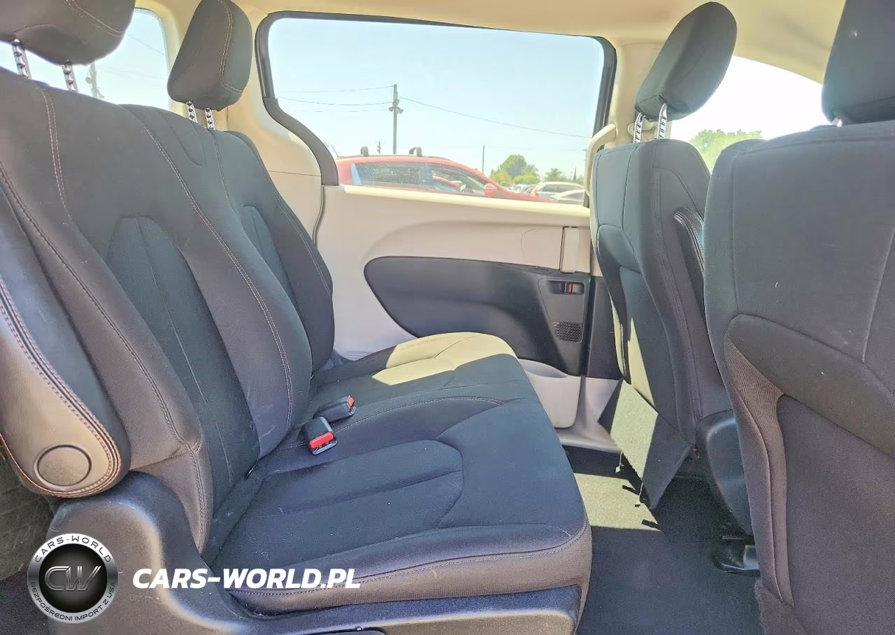 2018 Chrysler Pacifica L VIN:2C4RC1AG3JR355736 - 11
