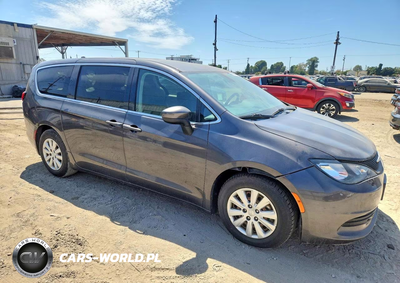 2018 Chrysler Pacifica L VIN:2C4RC1AG3JR355736 - 4