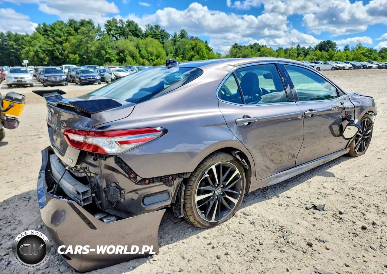 2018 Toyota Camry Xse VIN:4T1B61HK9JU006386 - 3
