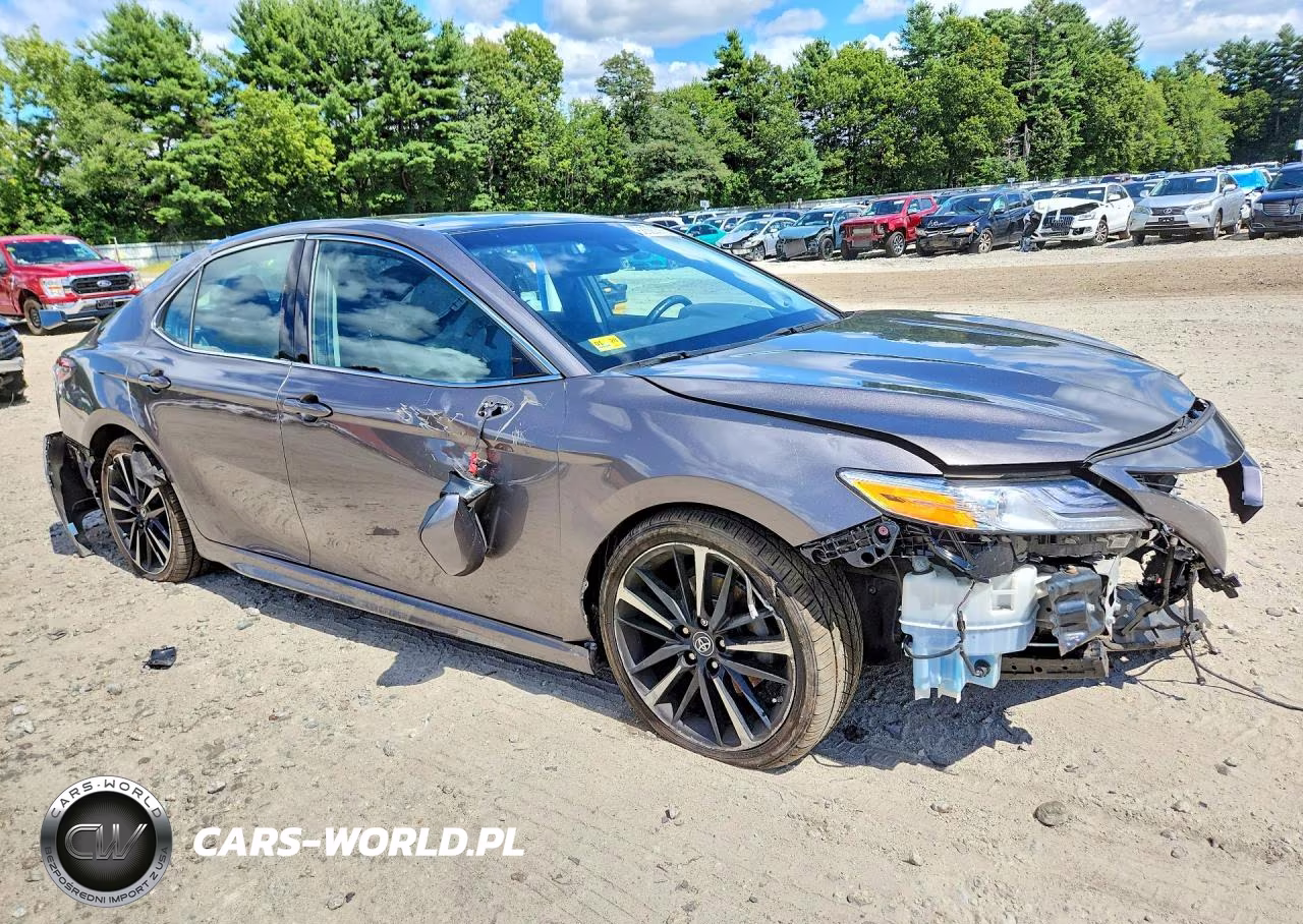 2018 Toyota Camry Xse VIN:4T1B61HK9JU006386 - 4