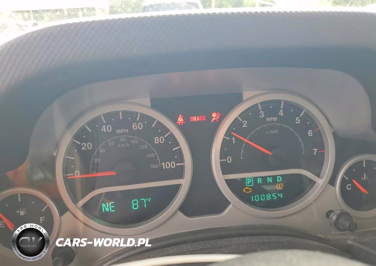 2010 Jeep Wrangler Unlimited Sahara VIN:1J4BA5H18AL203096 - 9