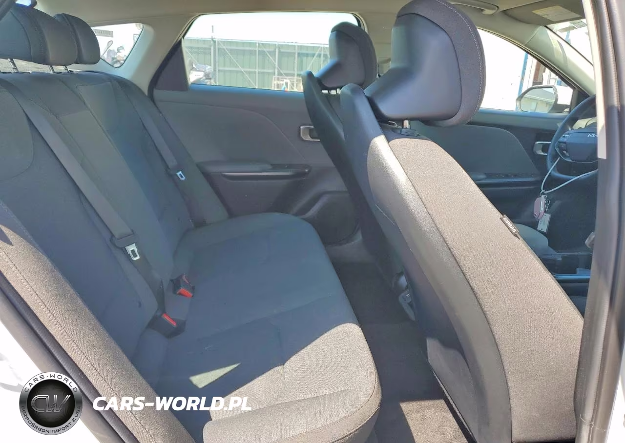 2025 Kia K4 Lxs VIN:3KPFT4DE7SE058437 - 10