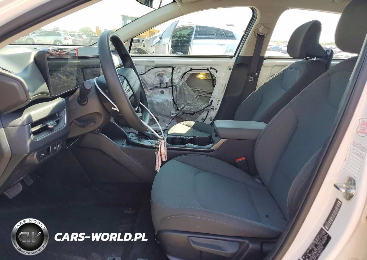 2025 Kia K4 Lxs VIN:3KPFT4DE7SE058437 - 7