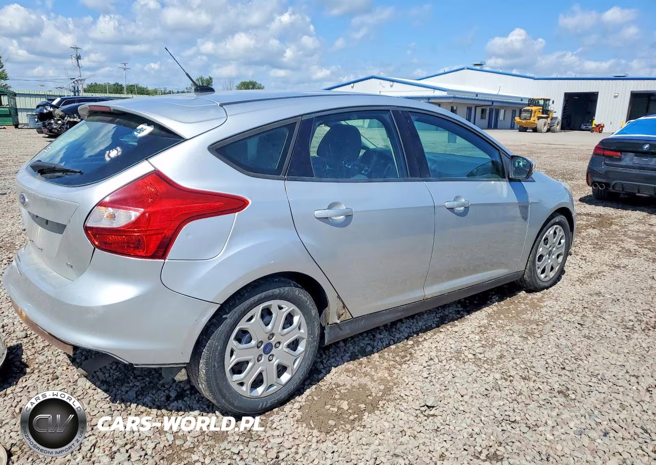 2013 Ford Focus Se VIN:1FADP3K2XDL111212 - 3