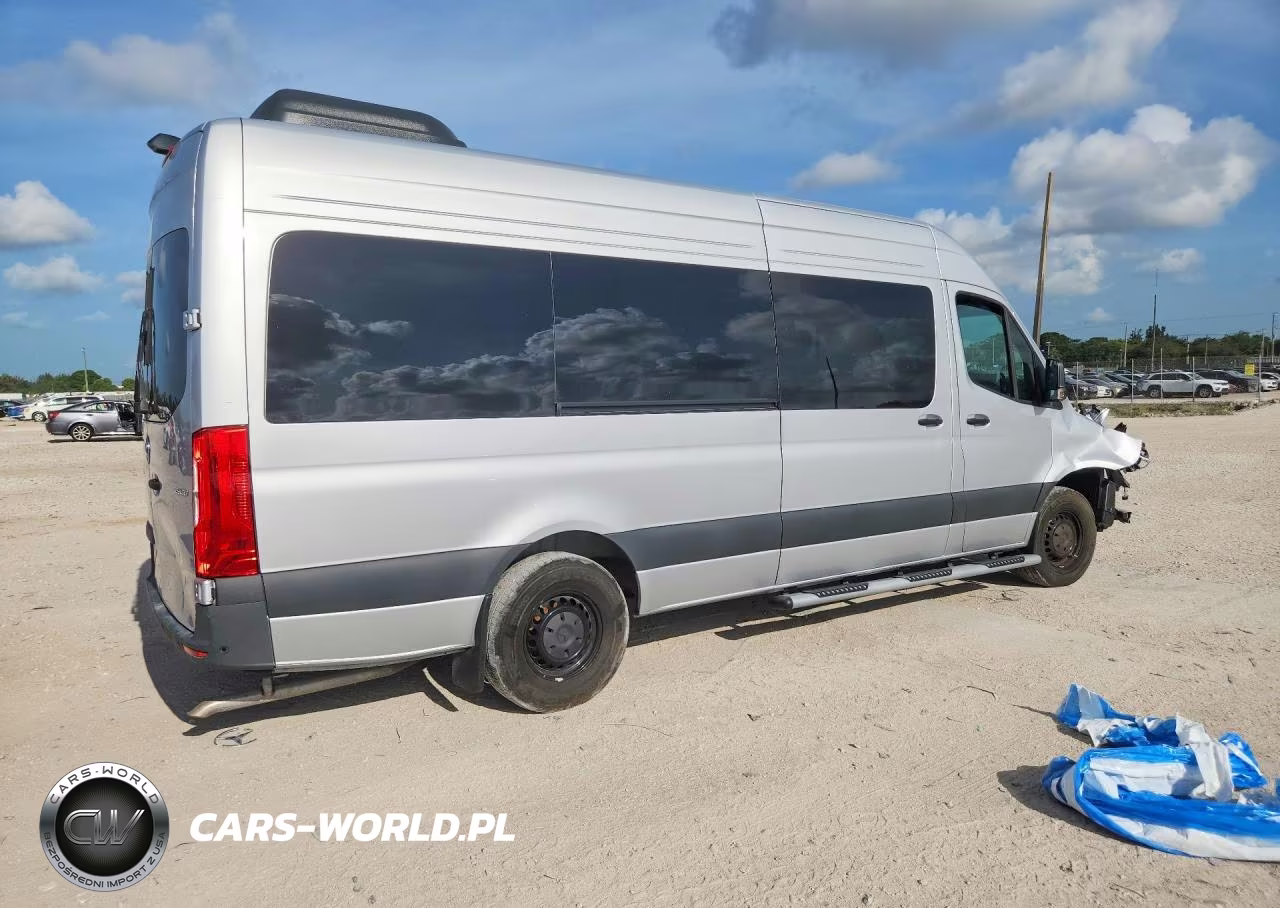 2024 Mercedes-Benz Sprinter 2500 VIN:W1Z4NGHY9RT188817 - 3