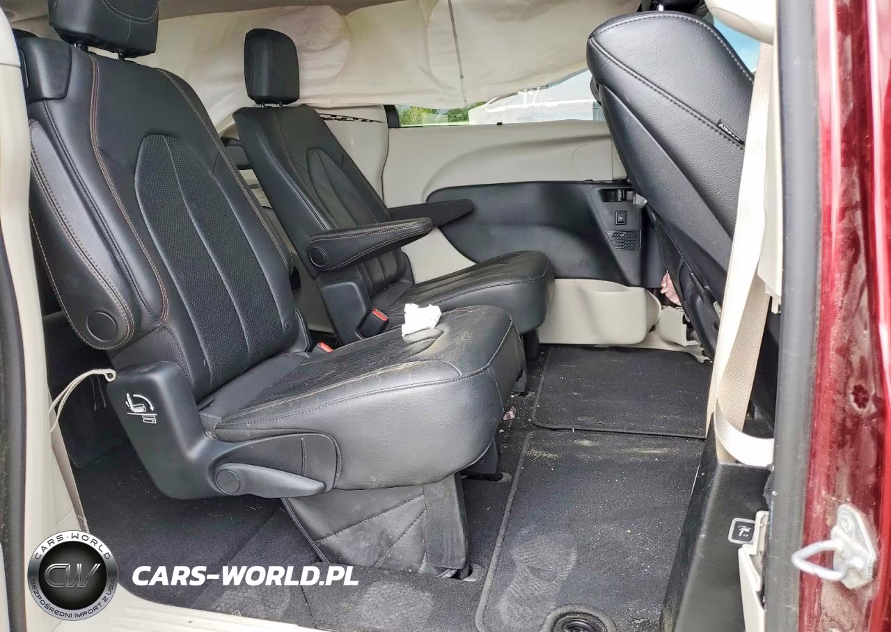 2017 Chrysler Pacifica Touring L Plus VIN:2C4RC1EG9HR713135 - 10