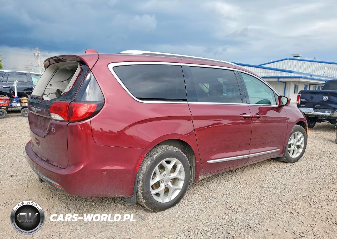 2017 Chrysler Pacifica Touring L Plus VIN:2C4RC1EG9HR713135 - 3