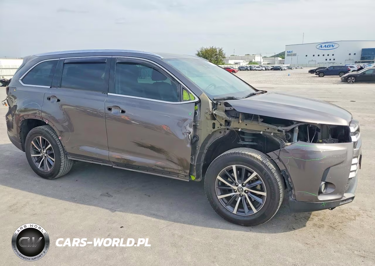 2017 Toyota Highlander Xle VIN:5TDKZRFH4HS194010 - 4
