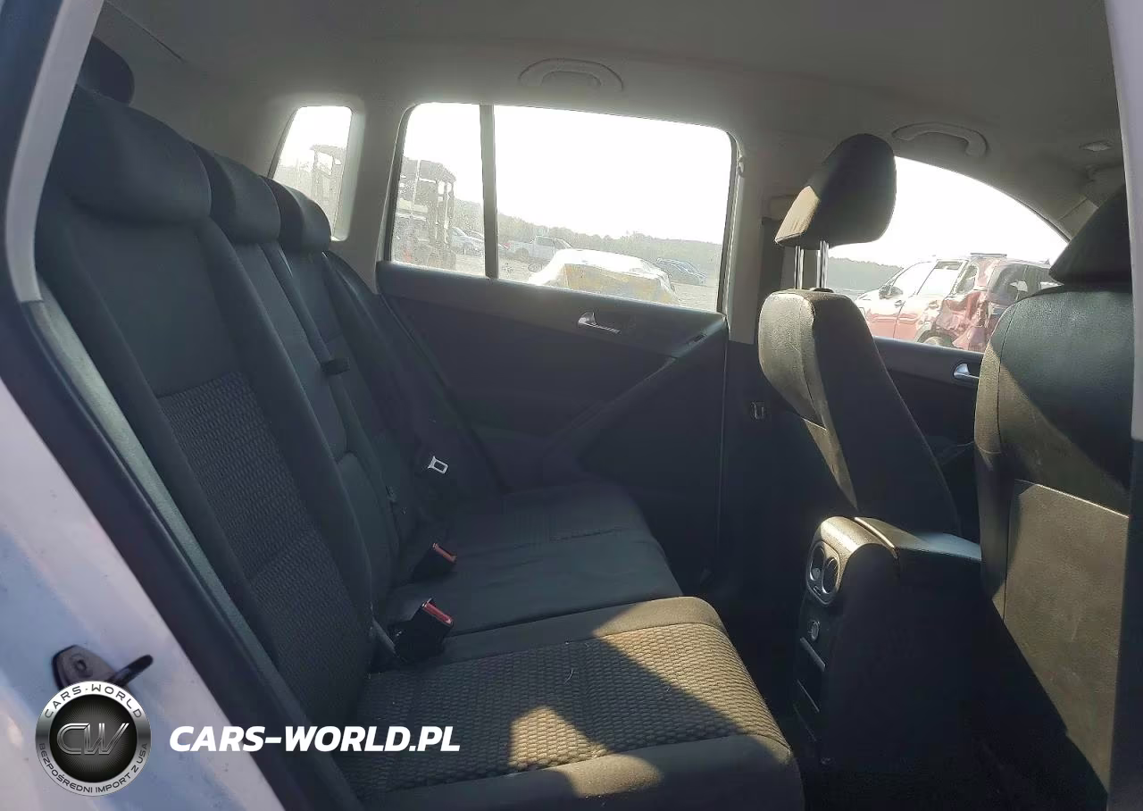 2011 Volkswagen Tiguan S VIN:WVGAV7AX0BW526845 - 11