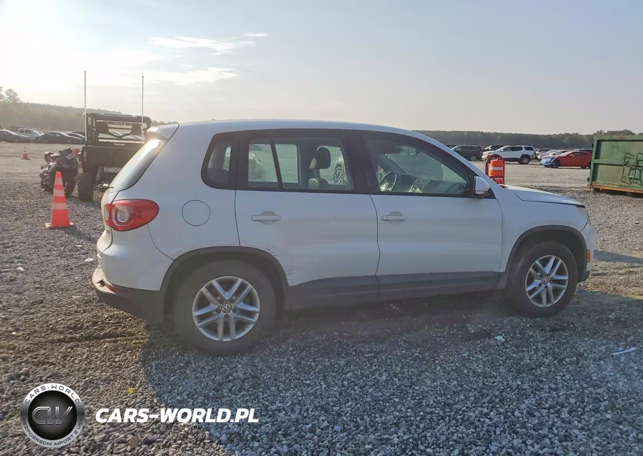 2011 Volkswagen Tiguan S VIN:WVGAV7AX0BW526845 - 3