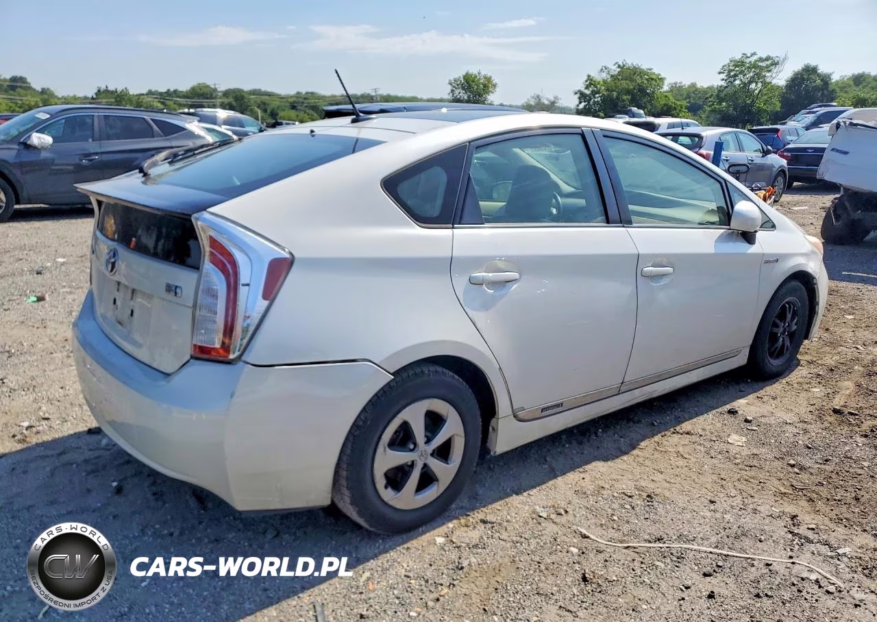 2013 Toyota Prius Four VIN:JTDKN3DU7D5551575 - 3