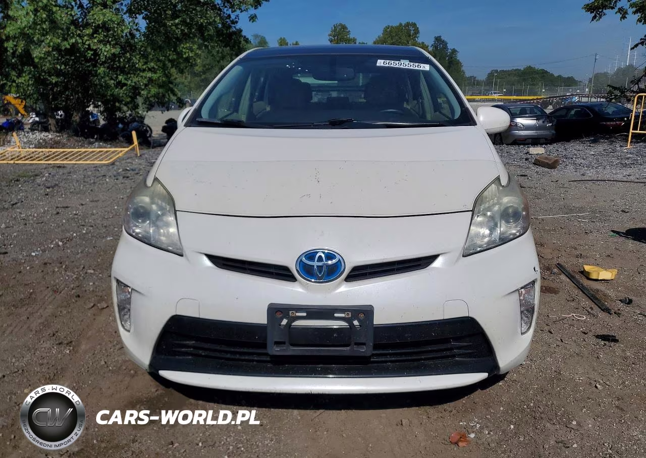 2013 Toyota Prius Four VIN:JTDKN3DU7D5551575 - 5