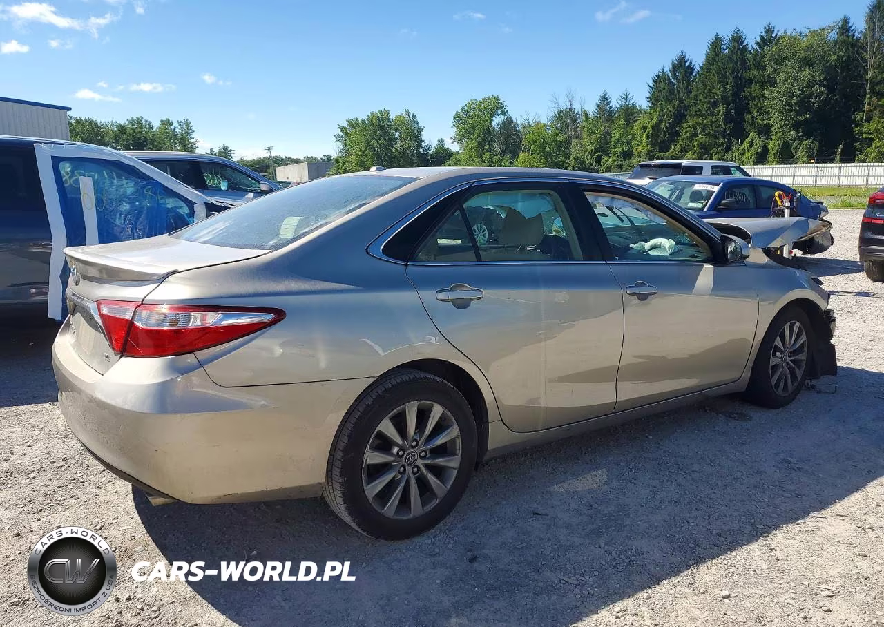 2016 Toyota Camry Xle VIN:4T4BF1FK2GR543716 - 3
