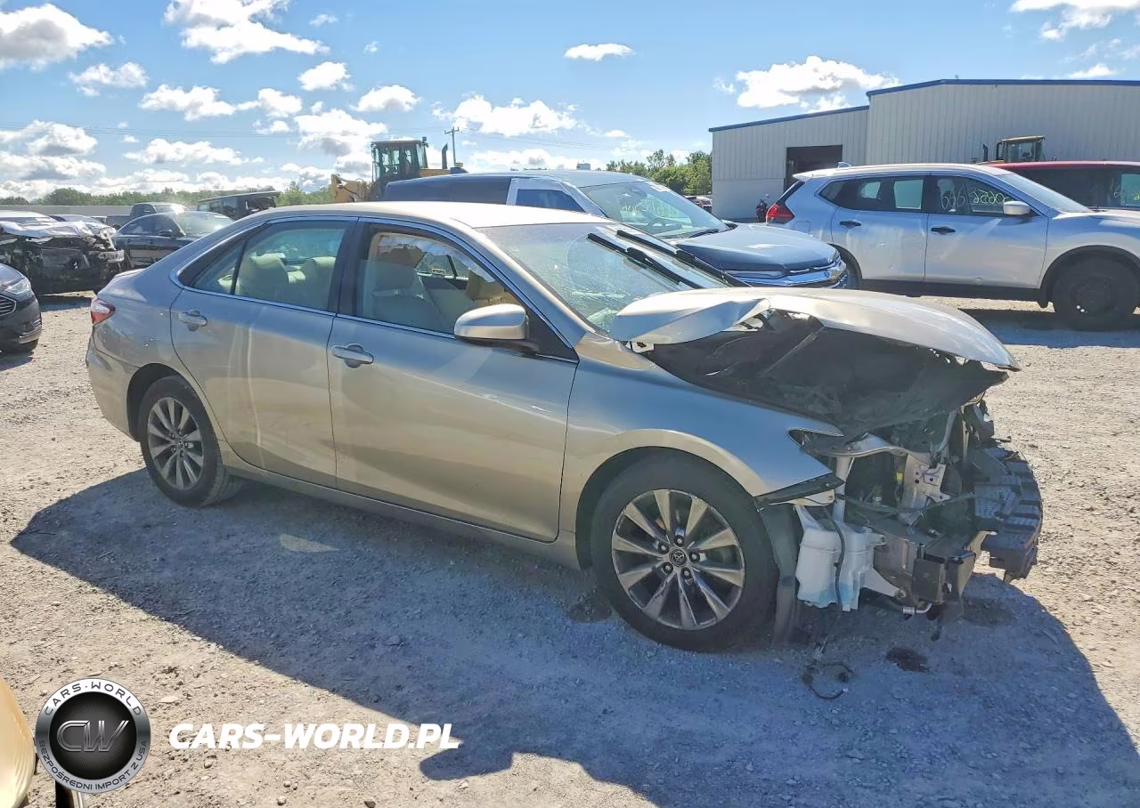 2016 Toyota Camry Xle VIN:4T4BF1FK2GR543716 - 4