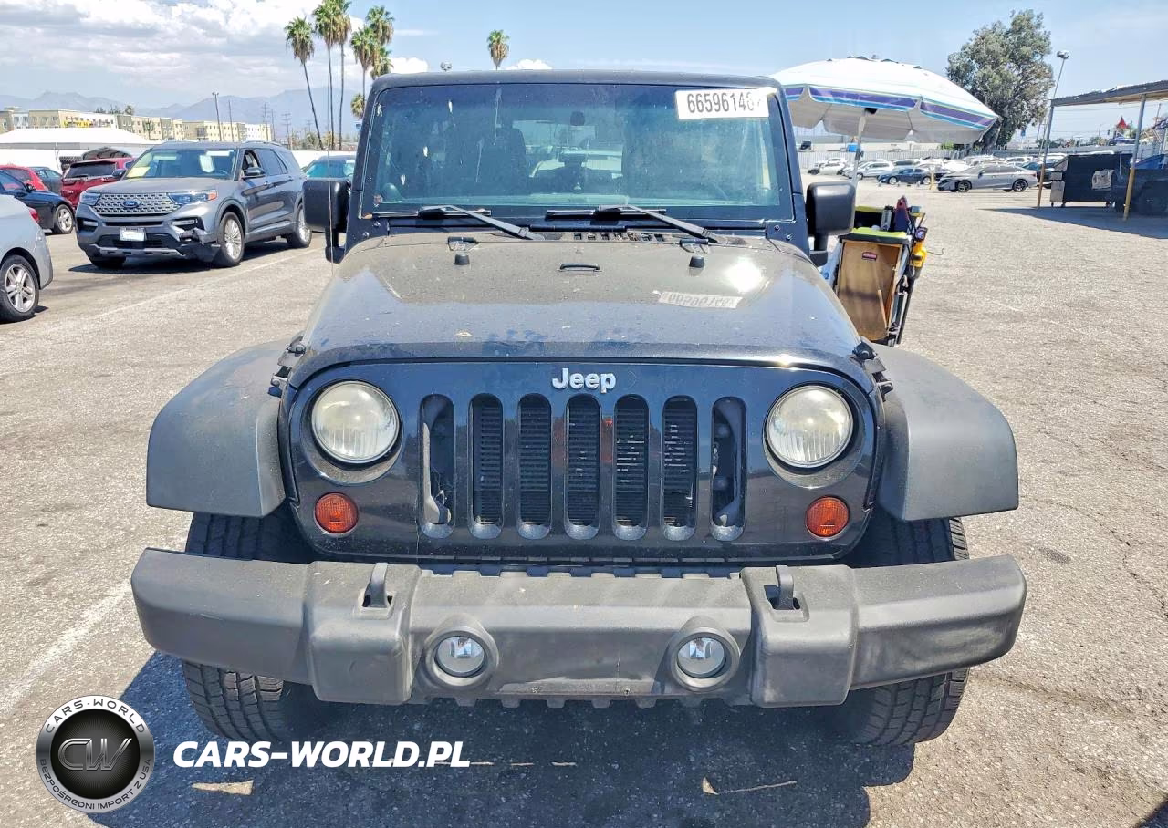 2012 Jeep Wrangler Unlimited Sport VIN:1C4BJWDG6CL274256 - 5