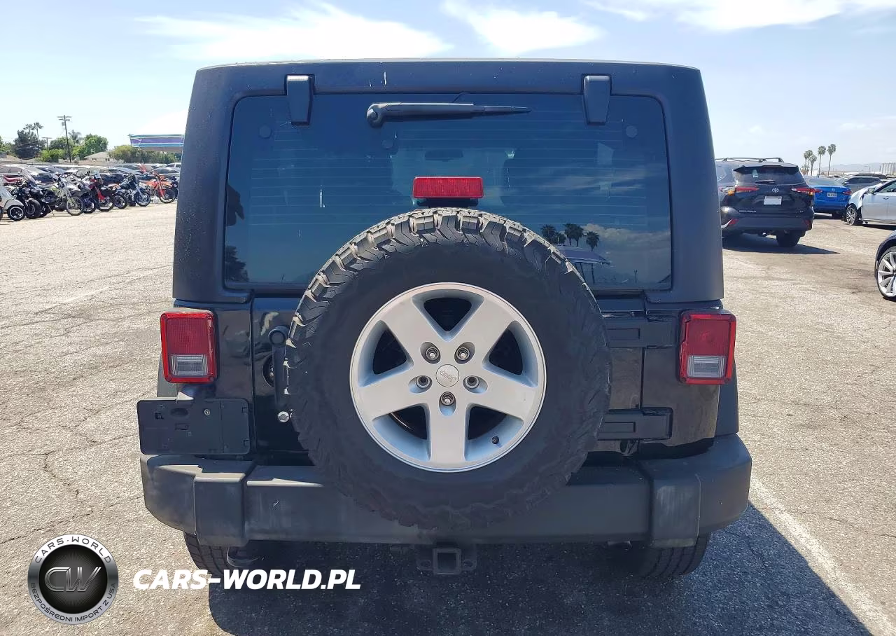 2012 Jeep Wrangler Unlimited Sport VIN:1C4BJWDG6CL274256 - 6