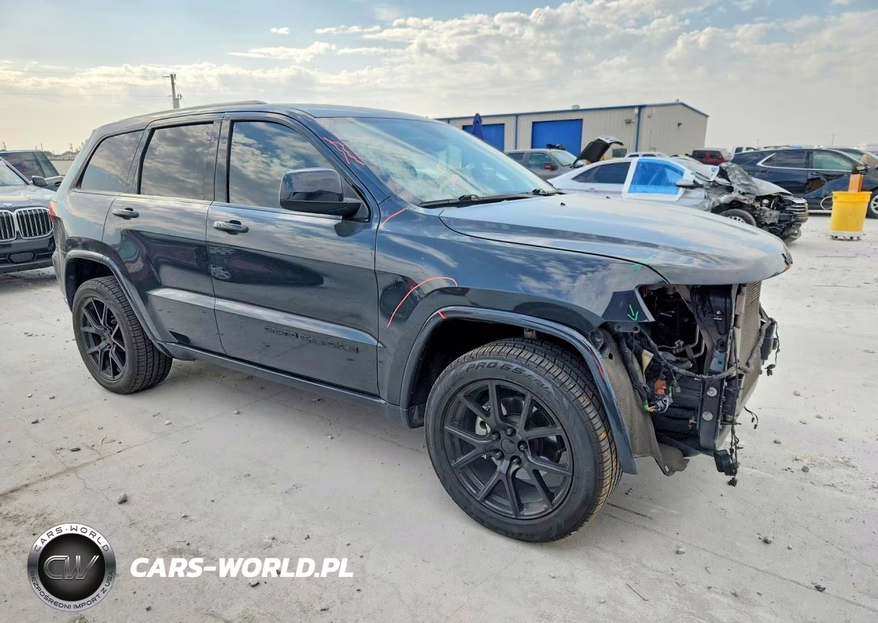 2017 Jeep Grand Cherokee Laredo VIN:1C4RJEAG3HC773553 - 4