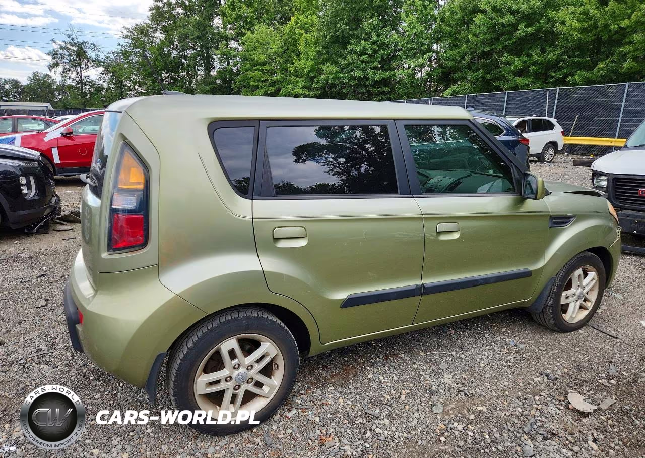 2010 Kia Soul + VIN:KNDJT2A22A7124061 - 3