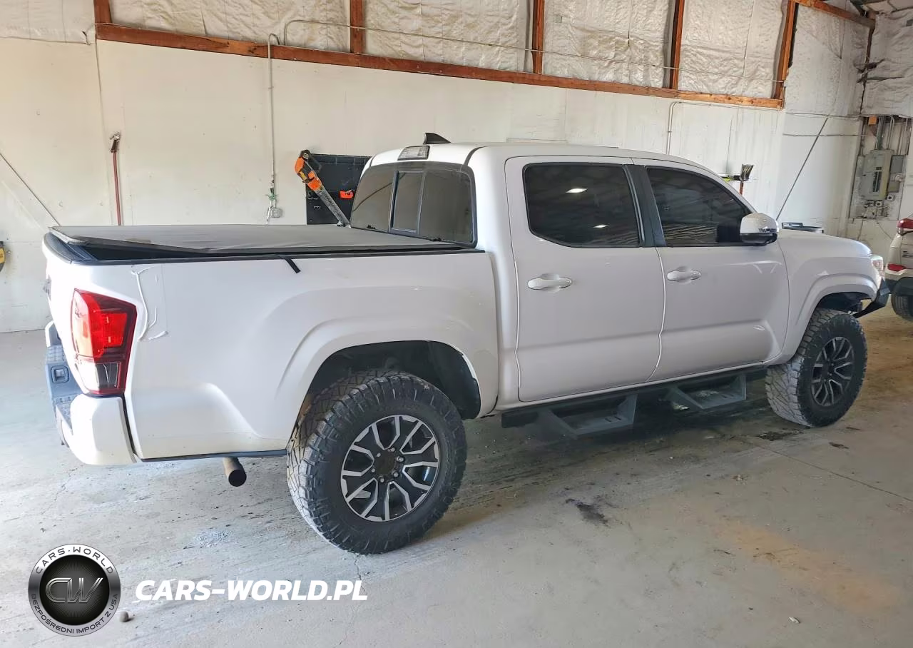 2018 Toyota Tacoma Sr V6 VIN:3TMCZ5AN9JM135695 - 3