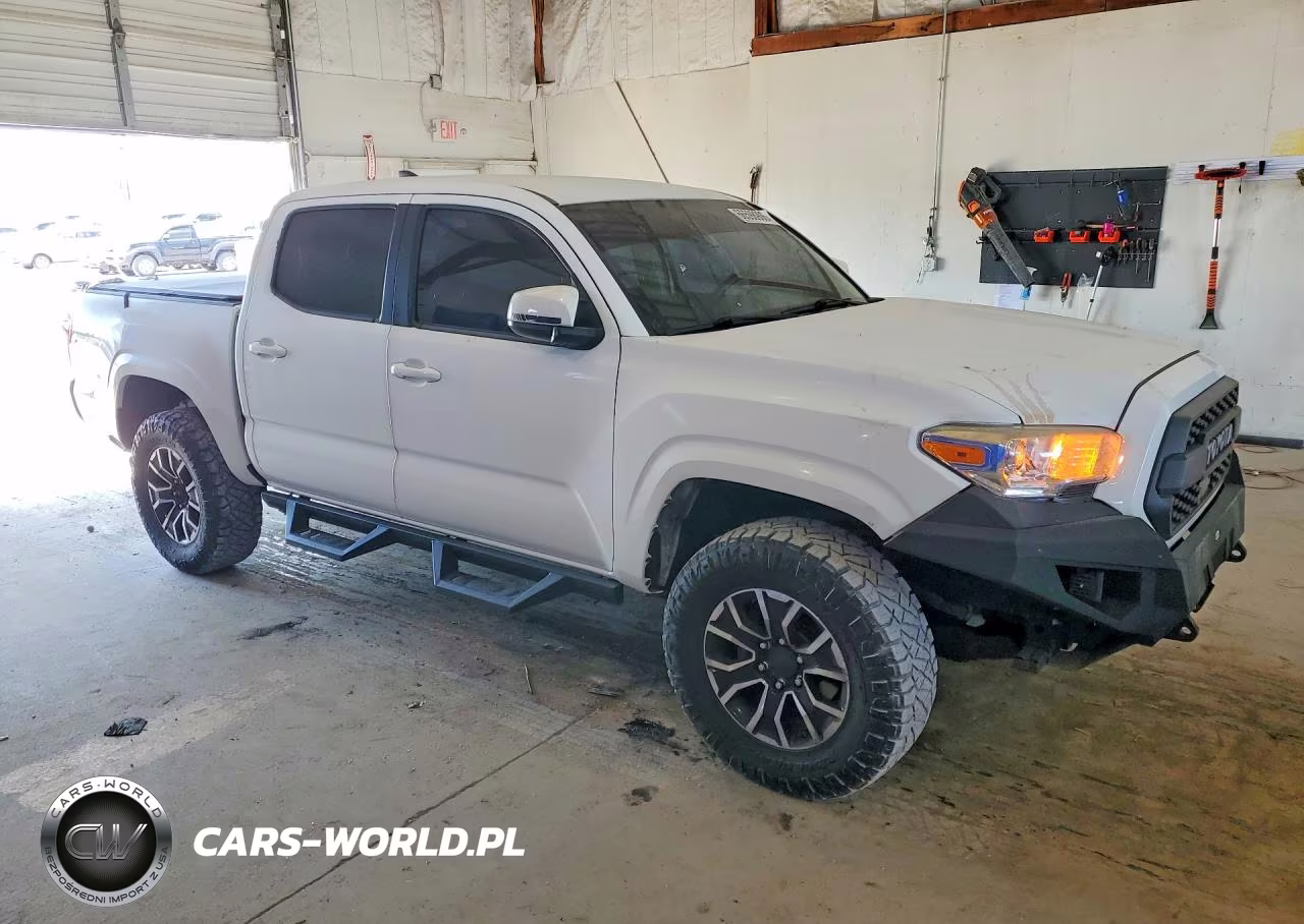 2018 Toyota Tacoma Sr V6 VIN:3TMCZ5AN9JM135695 - 4