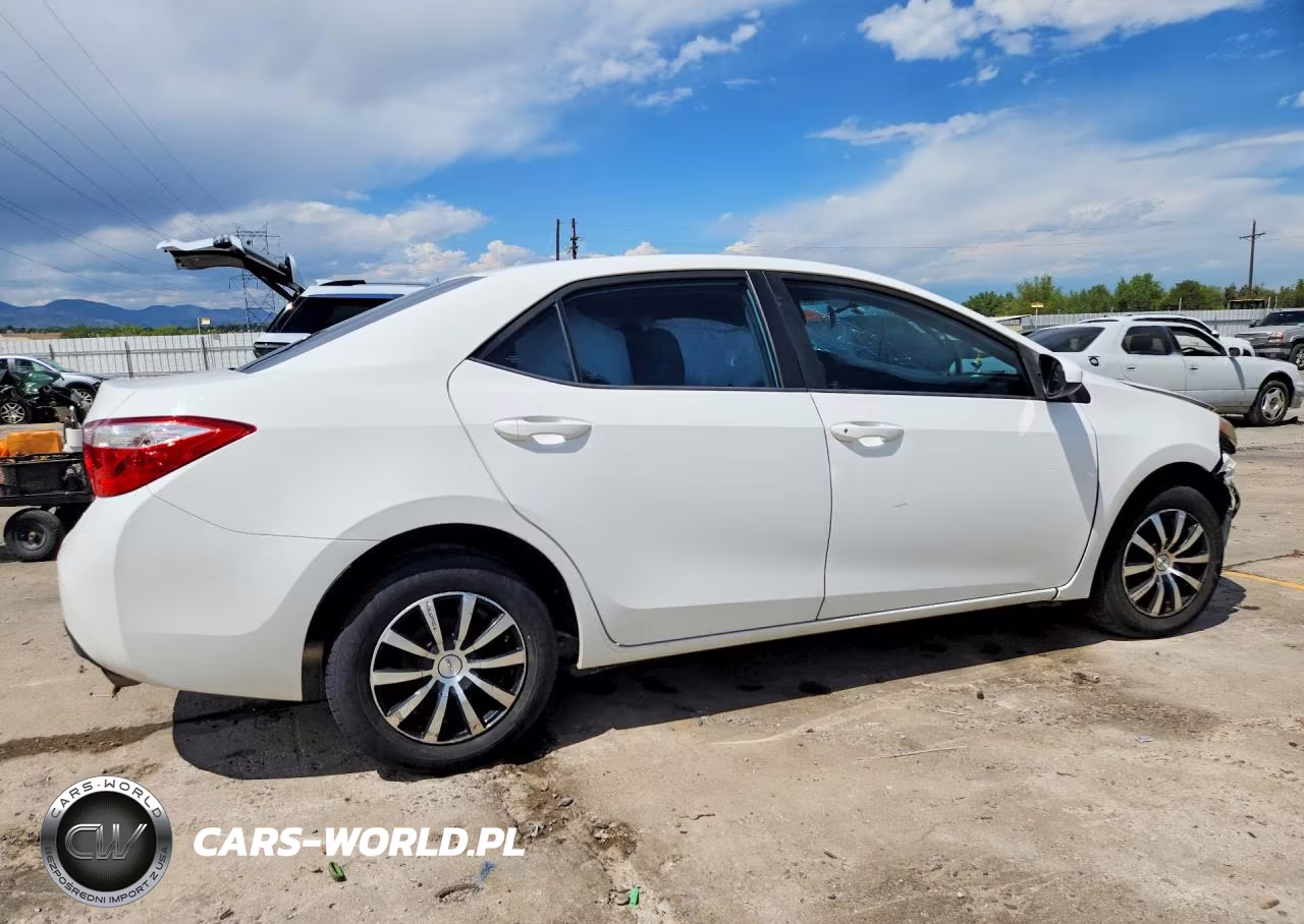 2015 Toyota Corolla L VIN:5YFBURHE9FP365535 - 3