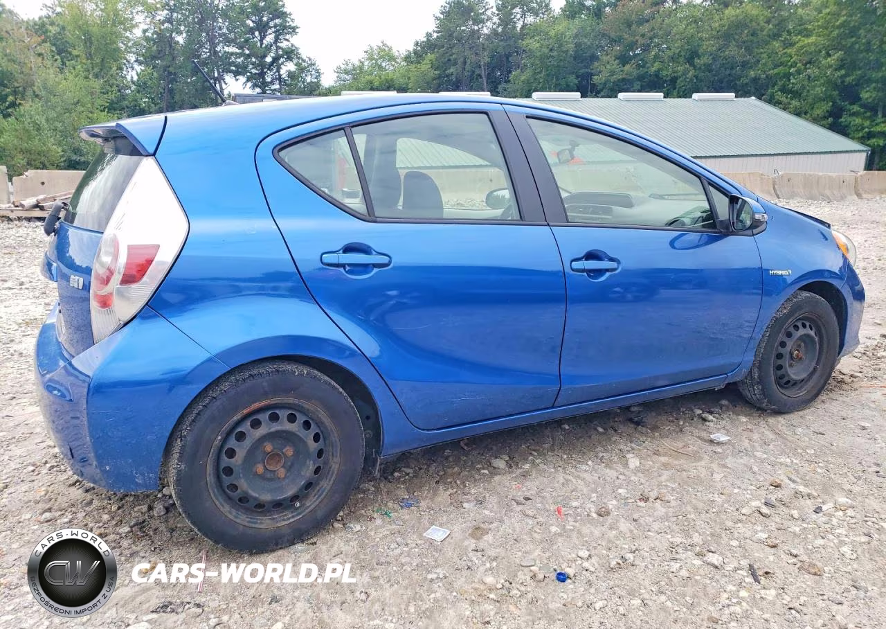 2014 Toyota Prius C Two VIN:JTDKDTB38E1572537 - 3