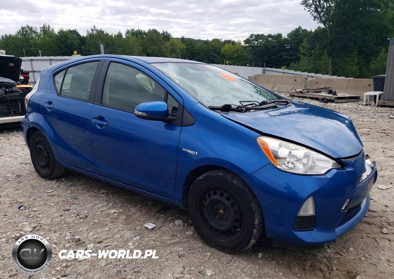 2014 Toyota Prius C Two VIN:JTDKDTB38E1572537 - 4