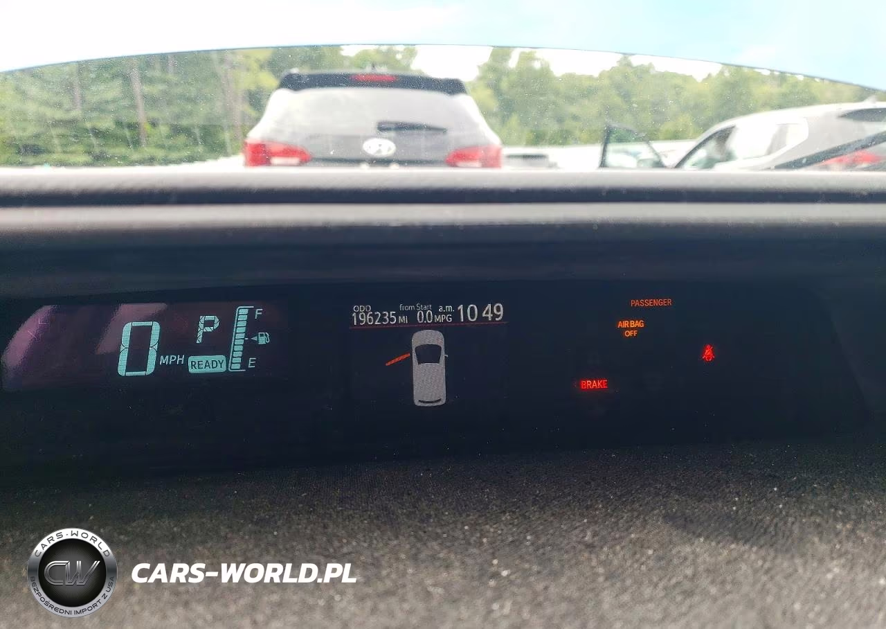 2014 Toyota Prius C Two VIN:JTDKDTB38E1572537 - 9