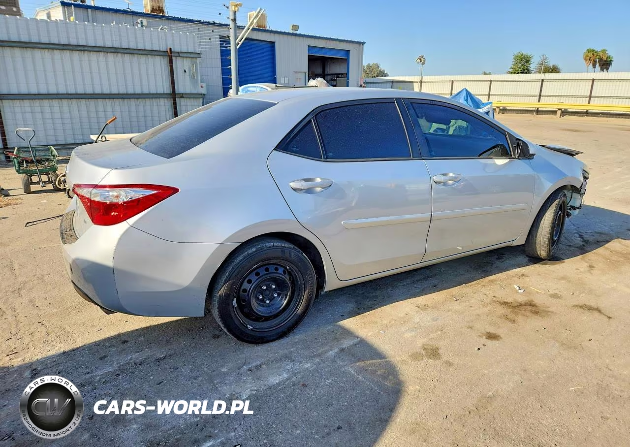 2016 Toyota Corolla Le VIN:5YFBURHE6GP504358 - 3