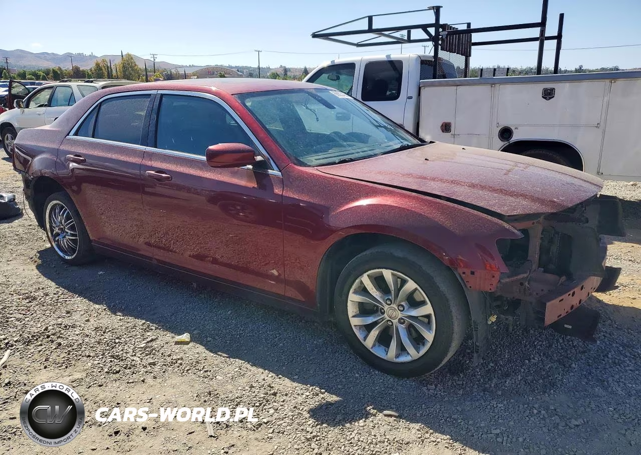 2016 Chrysler 300 Limited VIN:2C3CCAAG2GH230302 - 4