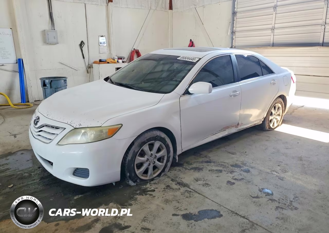 2011 Toyota Camry Le – zdjęcie 1 z 12