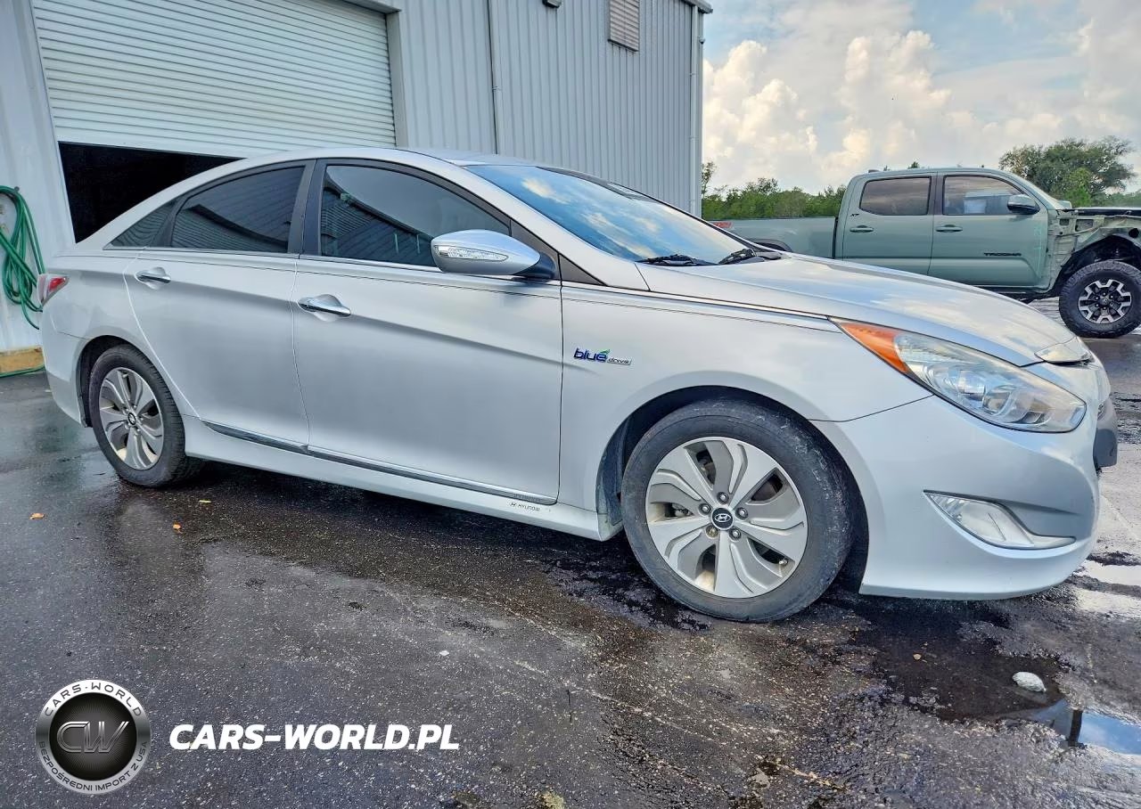 2013 Hyundai Sonata Hybrid VIN:KMHEC4A40DA079560 - 4