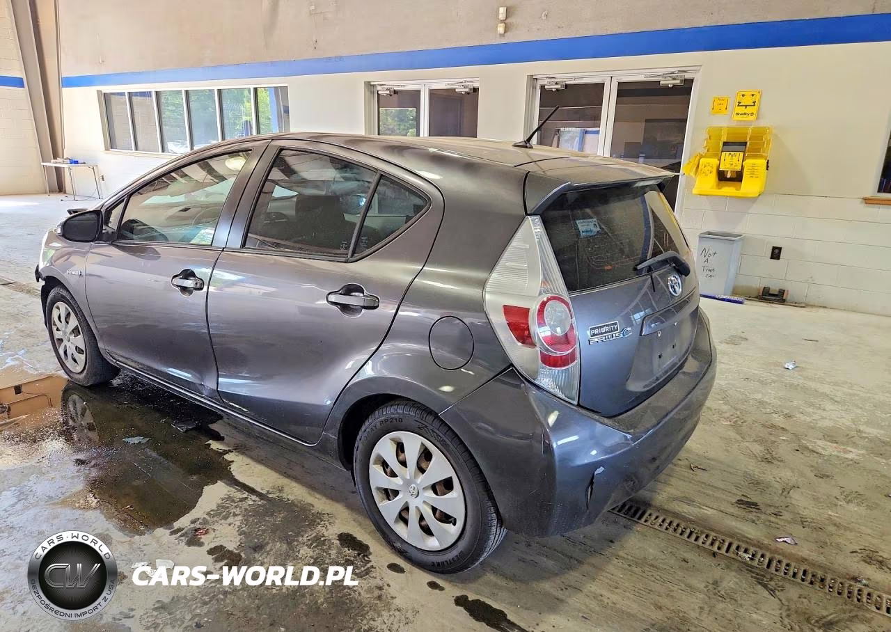 2013 Toyota Prius C Two VIN:JTDKDTB3XD1544589 - 2