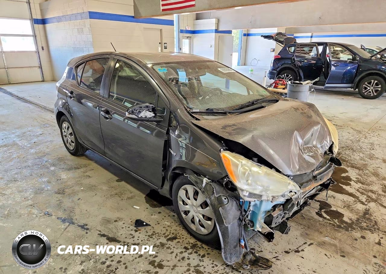 2013 Toyota Prius C Two VIN:JTDKDTB3XD1544589 - 4