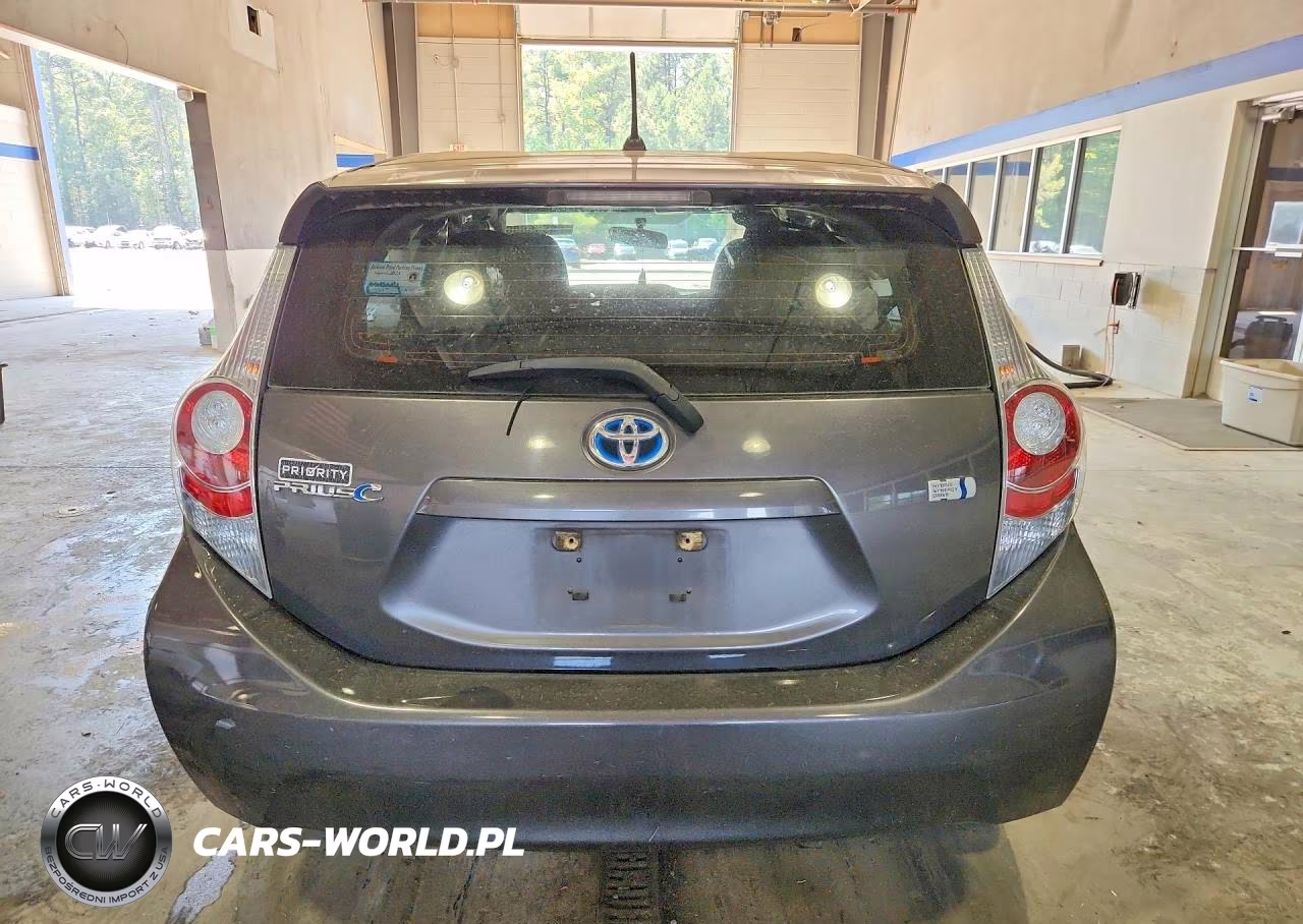 2013 Toyota Prius C Two VIN:JTDKDTB3XD1544589 - 6