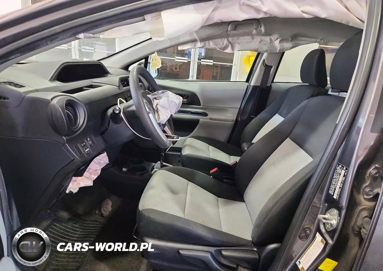 2013 Toyota Prius C Two VIN:JTDKDTB3XD1544589 - 7