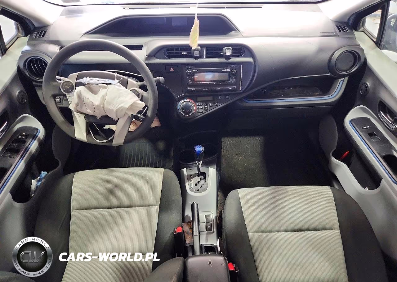 2013 Toyota Prius C Two VIN:JTDKDTB3XD1544589 - 8