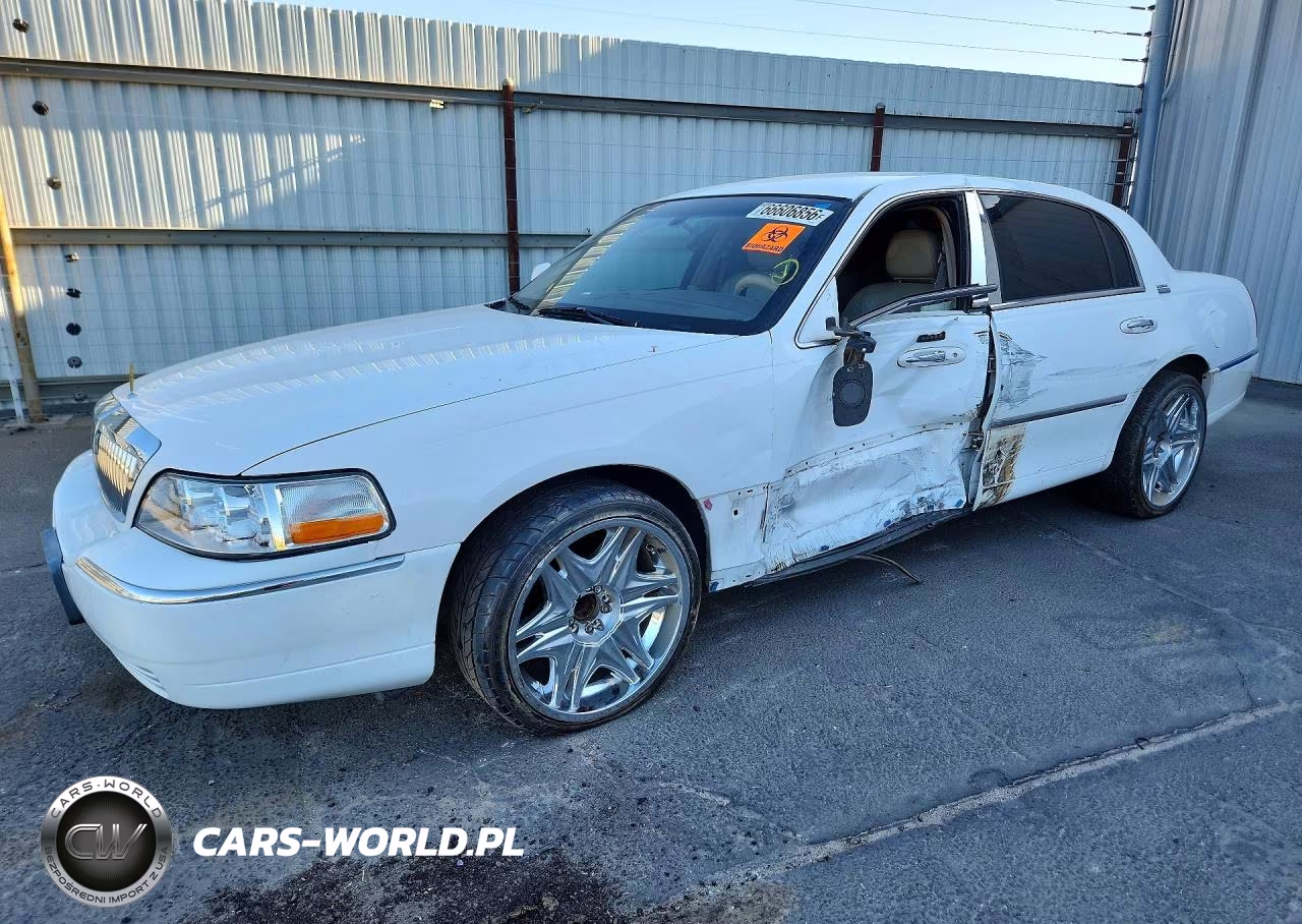 2005 Lincoln Town Car Signature