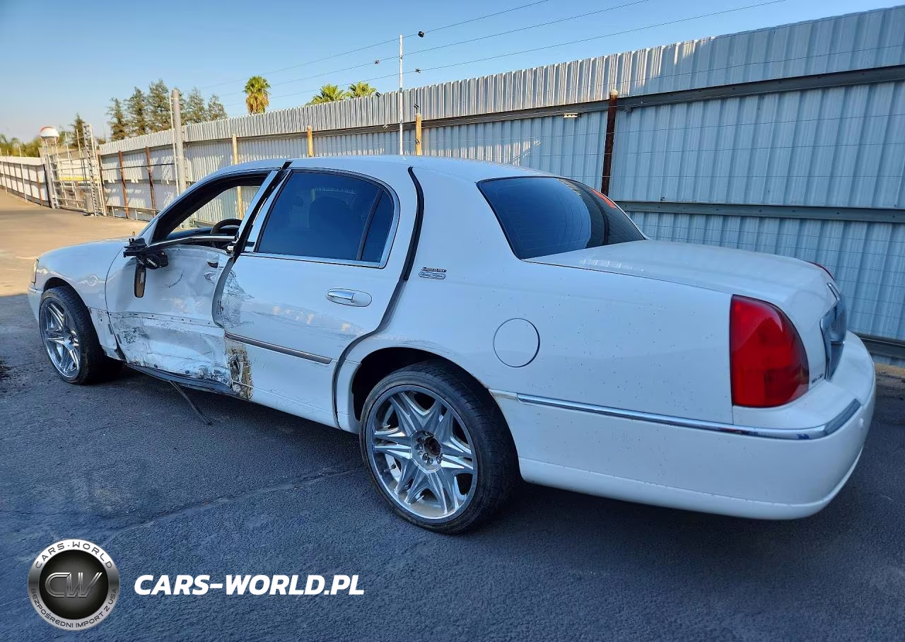 2005 Lincoln Town Car Signature VIN:1LNHM81W65Y622633 - 2